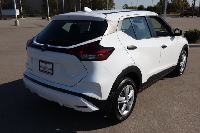 New 2025 Nissan Kicks Play S image 4