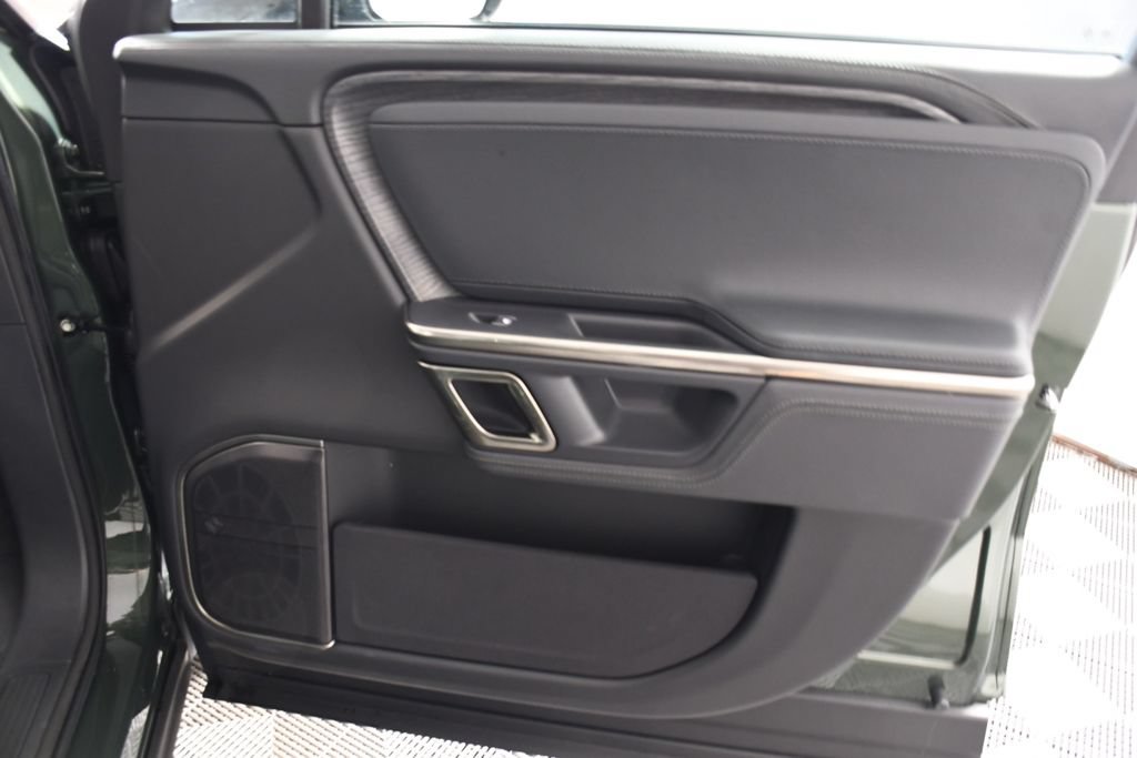 Used 2023 Rivian R1S Adventure AWD/4WD image 18