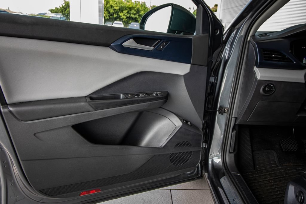 Certified 2023 Volkswagen Taos SE w/ Panoramic Sunroof Package FWD image 20