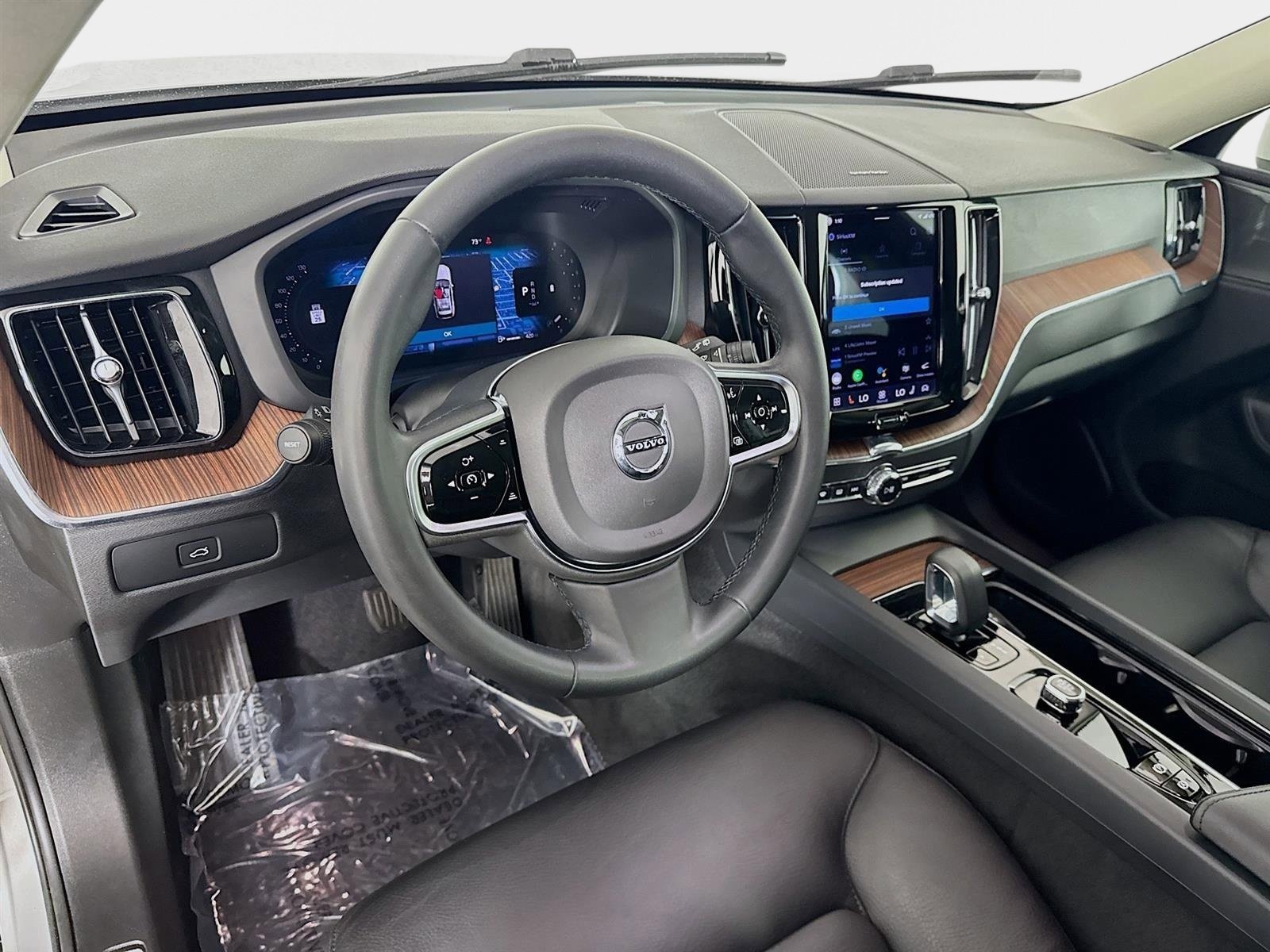 Used 2023 Volvo XC60 B5 Plus w/ Protection Package Premier AWD/4WD image 9
