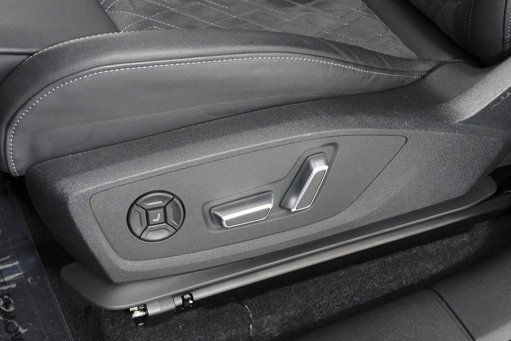 Used 2025 Audi SQ6 e-tron Premium Plus w/ Premium Plus AWD/4WD image 23
