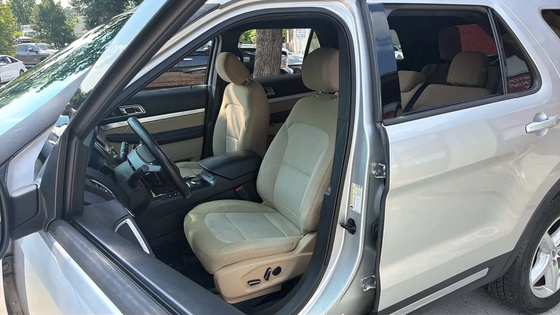 Used 2016 Ford Explorer XLT AWD/4WD image 11