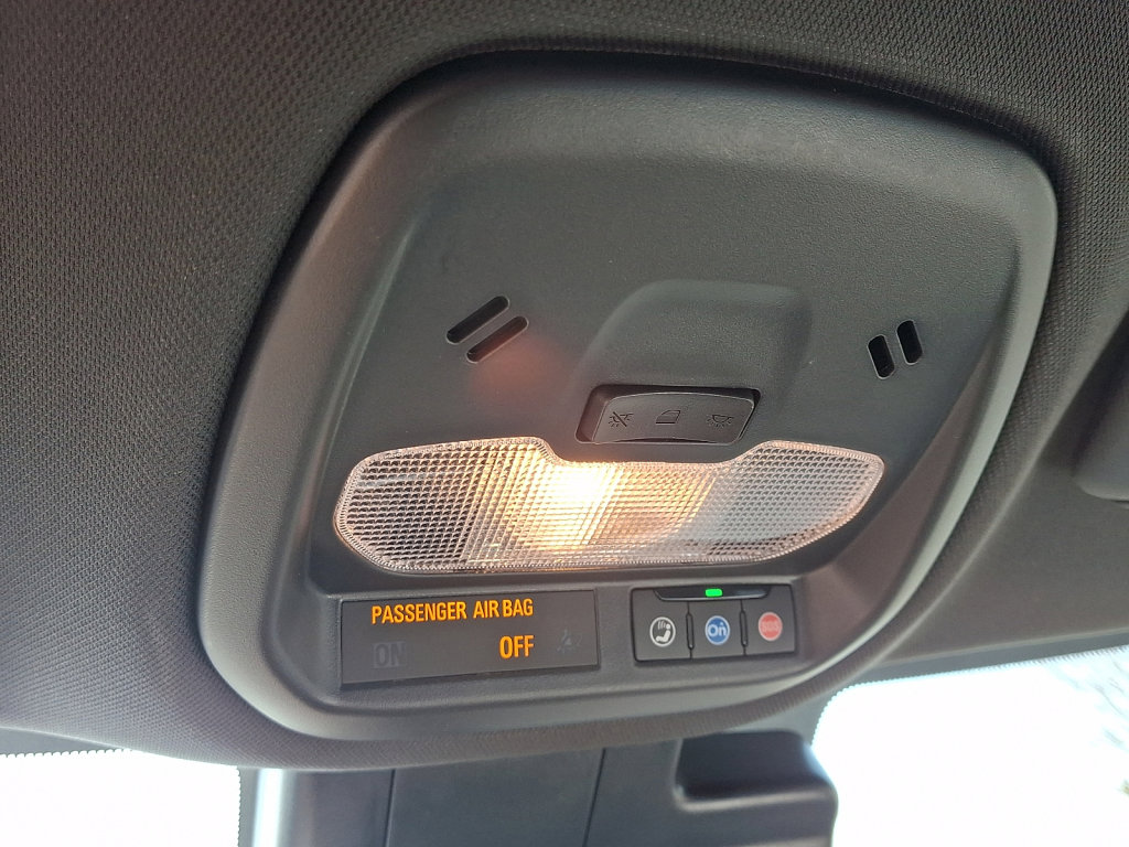 Used 2025 Chevrolet Trax RS image 28