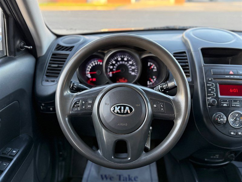 Used 2013 Kia Soul FWD image 12
