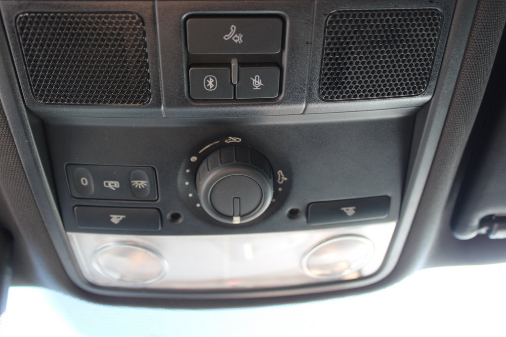 Used 2011 Volkswagen Golf 2-Door FWD image 17