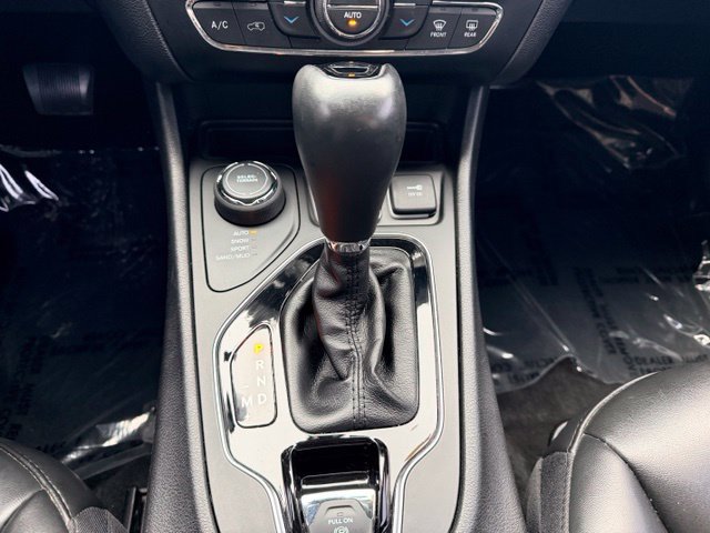 Used 2020 Jeep Cherokee Latitude Plus AWD/4WD image 34