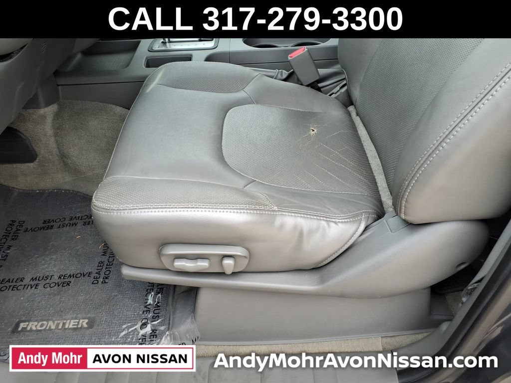 Used 2013 Nissan Frontier SL w/ Moonroof Pkg AWD/4WD image 17