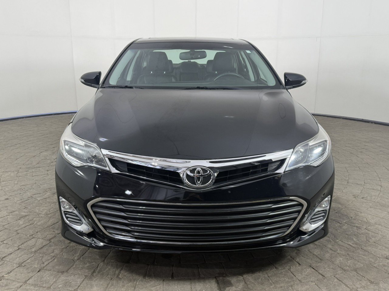 Used 2015 Toyota Avalon XLE Premium FWD image 2