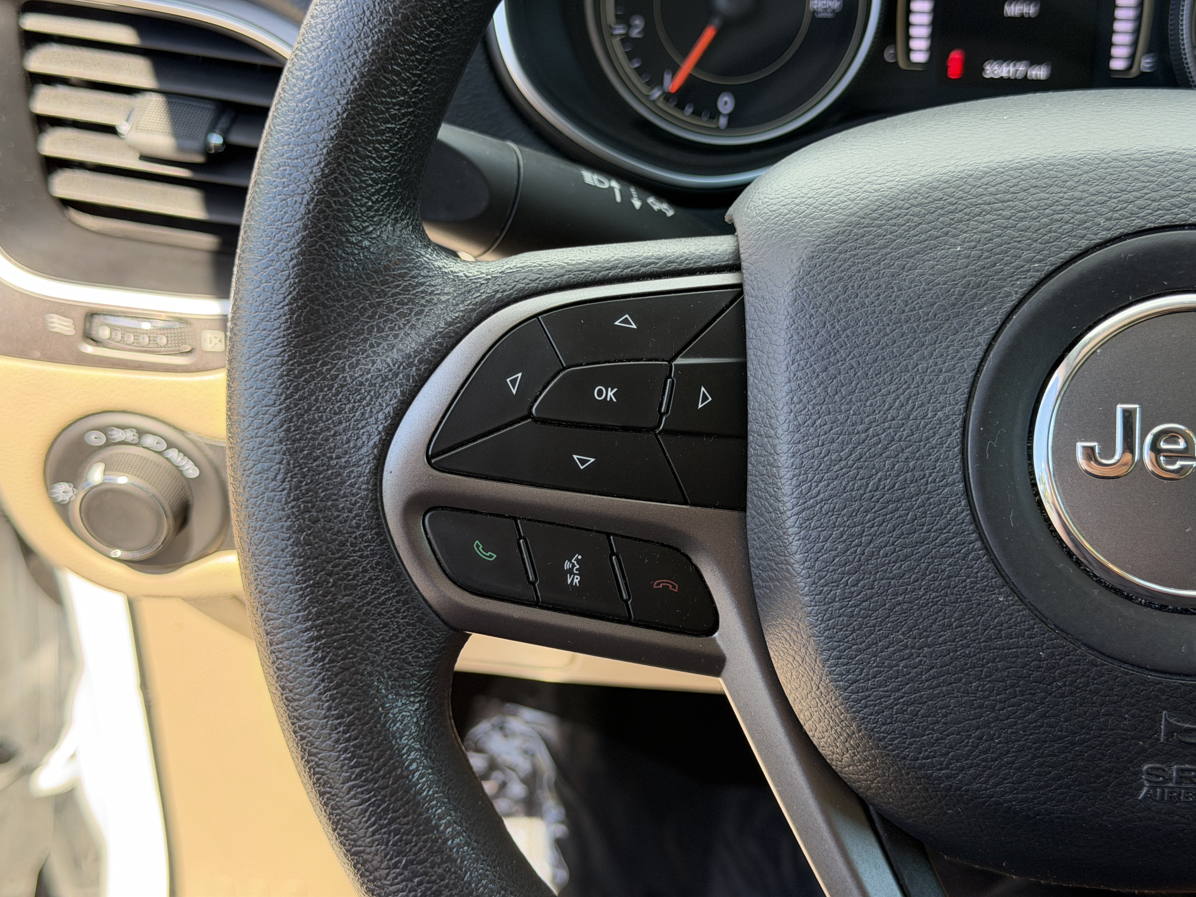 Used 2020 Jeep Cherokee Latitude FWD image 27