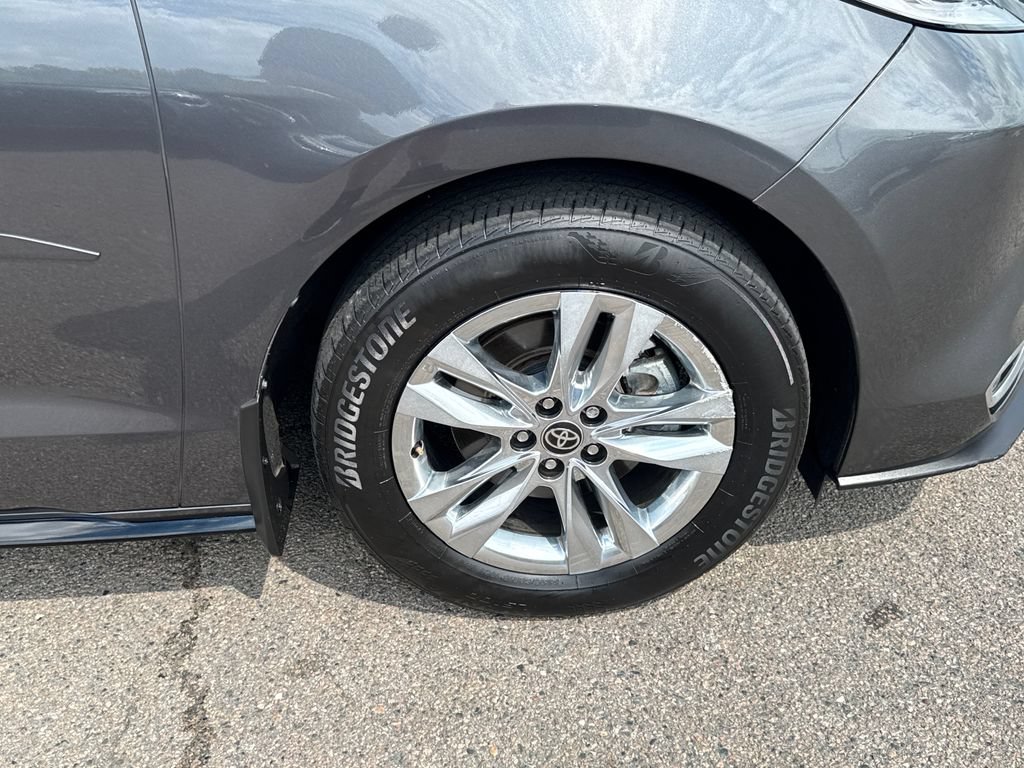 Used 2025 Toyota Sienna Limited AWD/4WD image 42
