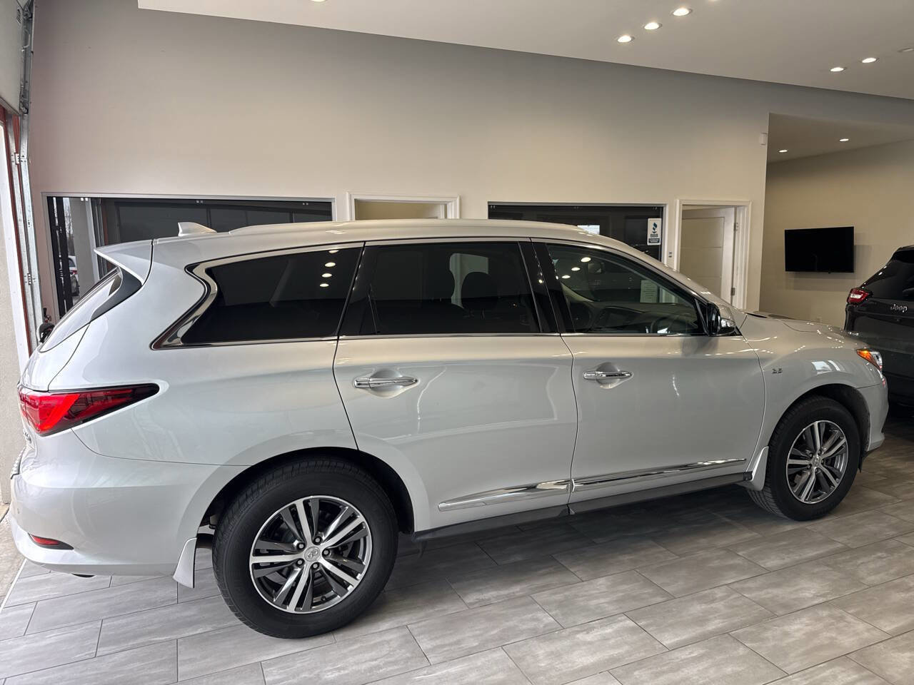 Used 2020 INFINITI QX60 Luxe w/ Essential Package AWD/4WD image 13
