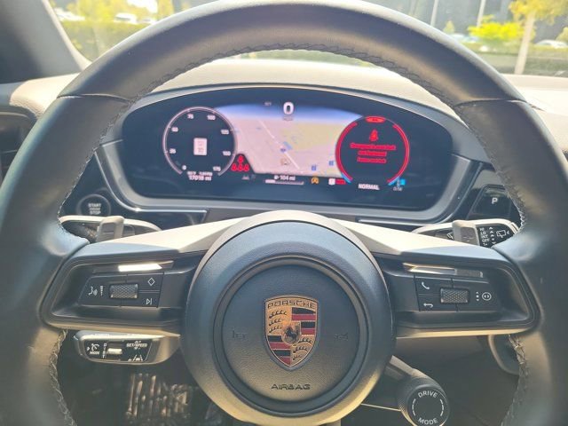 Used 2024 Porsche Cayenne image 22