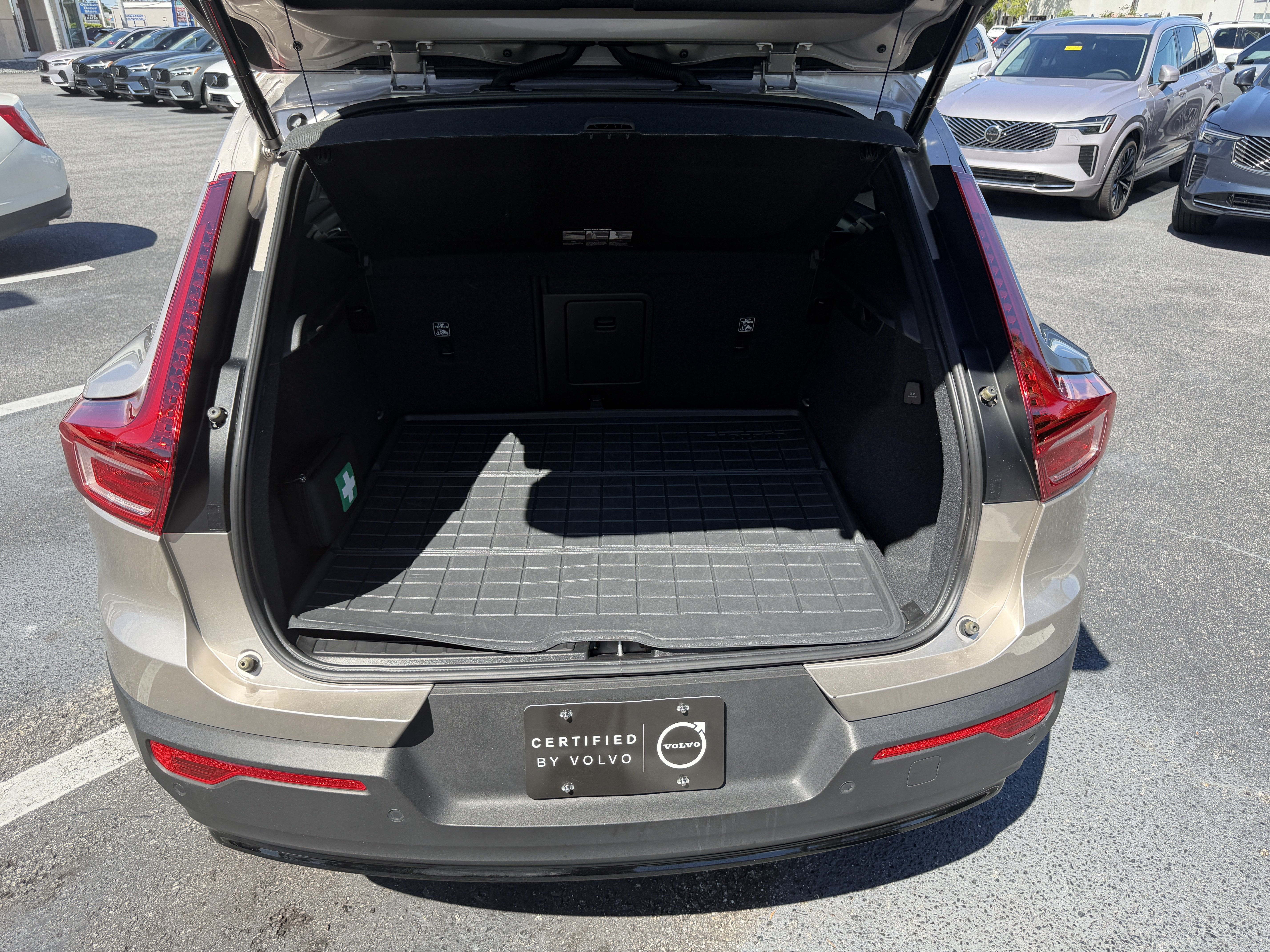 Certified 2024 Volvo XC40 B5 Plus w/ Protection Package Premier AWD/4WD image 12