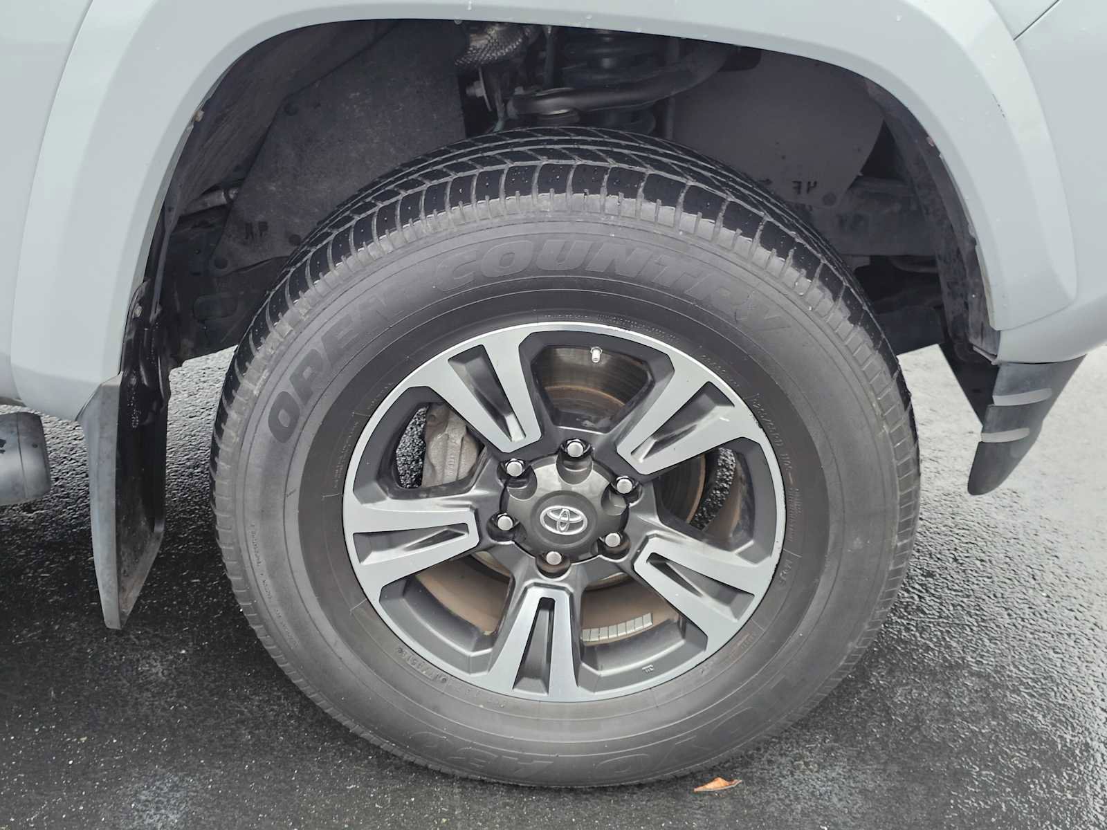 Used 2019 Toyota Tacoma TRD Sport image 9