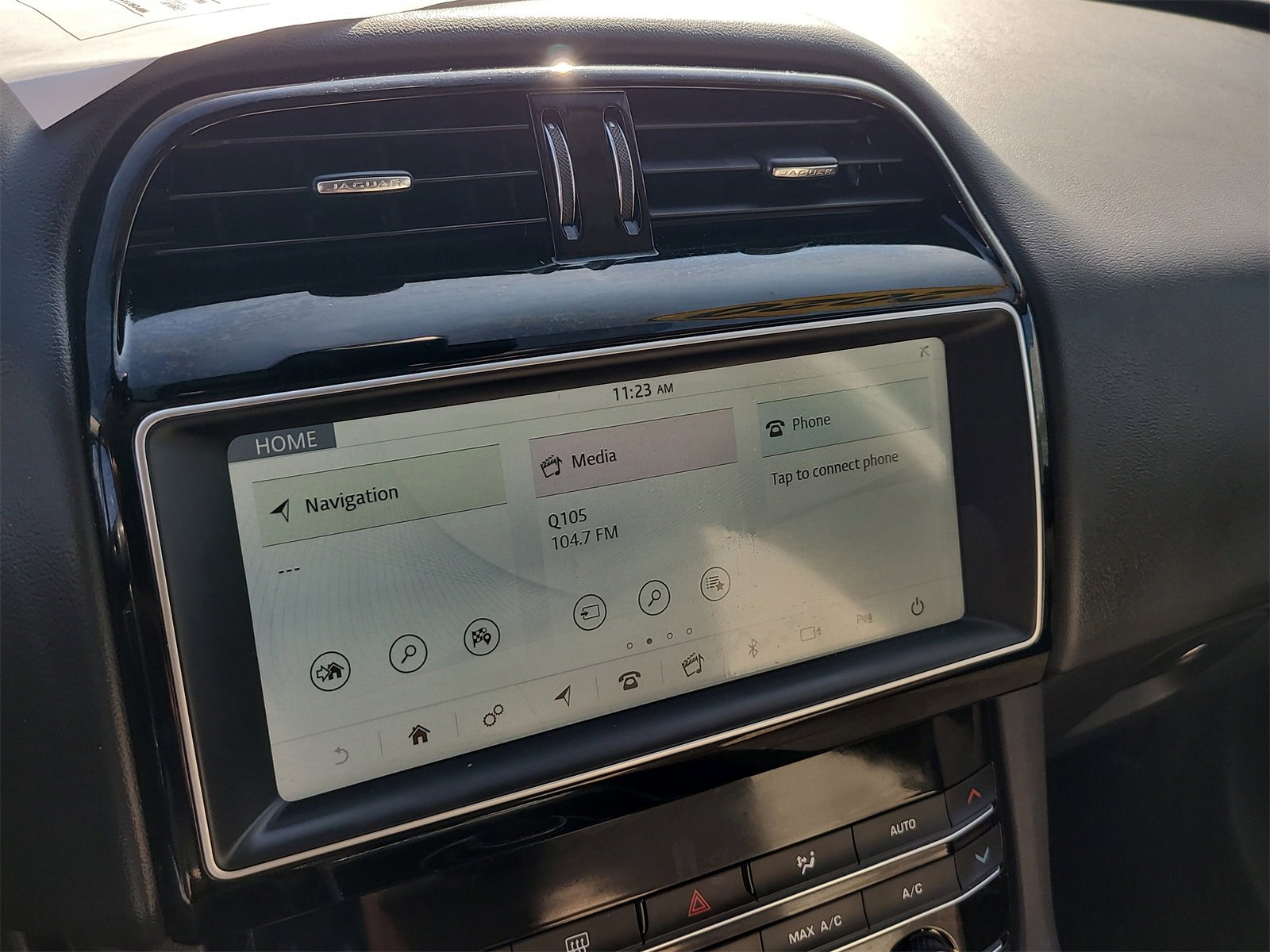 Used 2020 Jaguar F-PACE Premium image 23