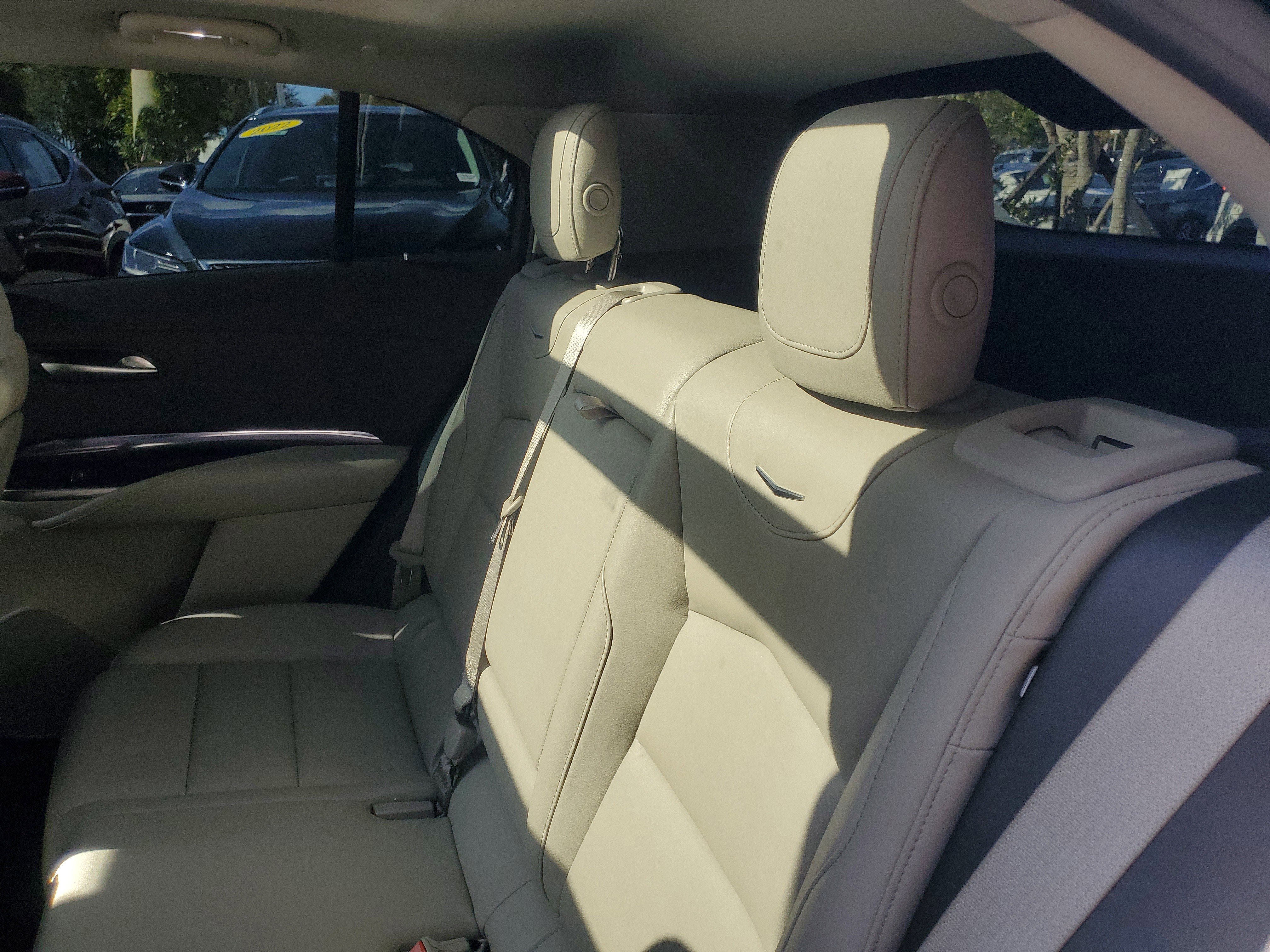 Used 2023 Cadillac XT4 Luxury w/ Cold Weather Package image 13