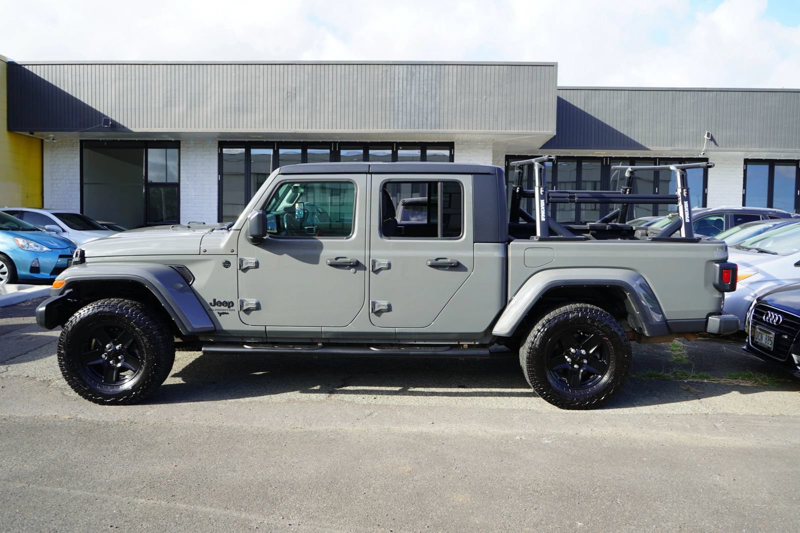 Used 2021 Jeep Gladiator Sport AWD/4WD image 2