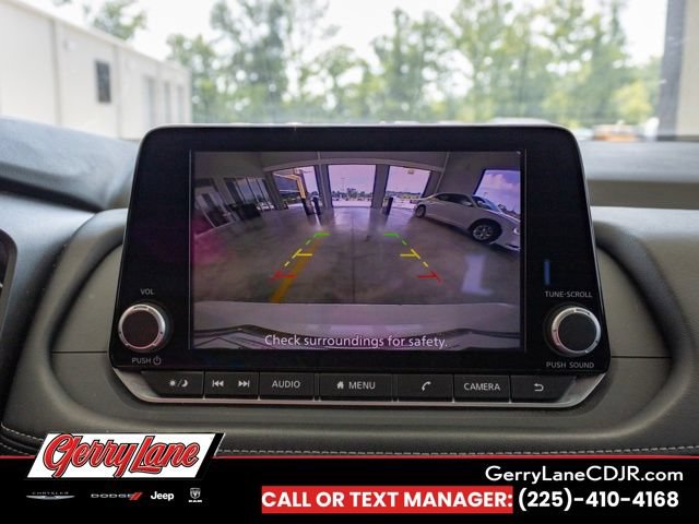 Used 2025 Nissan Rogue SV AWD/4WD image 11