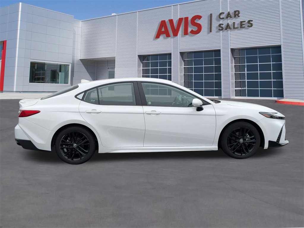 Used 2025 Toyota Camry SE image 7