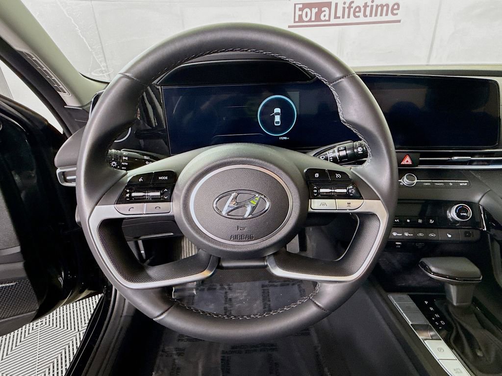 Certified 2023 Hyundai Elantra Limited FWD image 21
