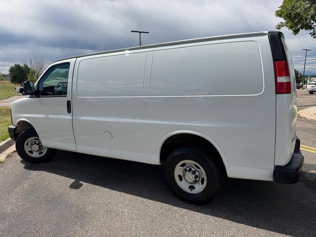 Used 2012 Chevrolet Express 3500 RWD image 2