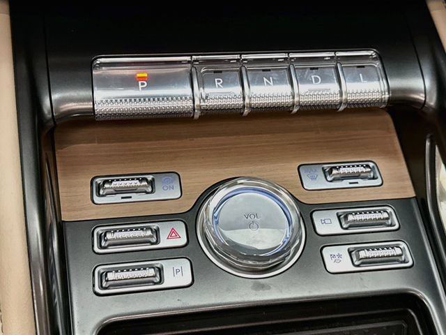 Used 2025 Lincoln Nautilus Reserve AWD/4WD image 17