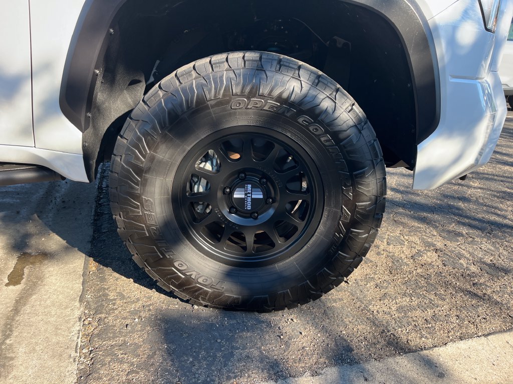 Used 2025 Toyota Tundra Limited w/ TRD Off-Road Package AWD/4WD image 59