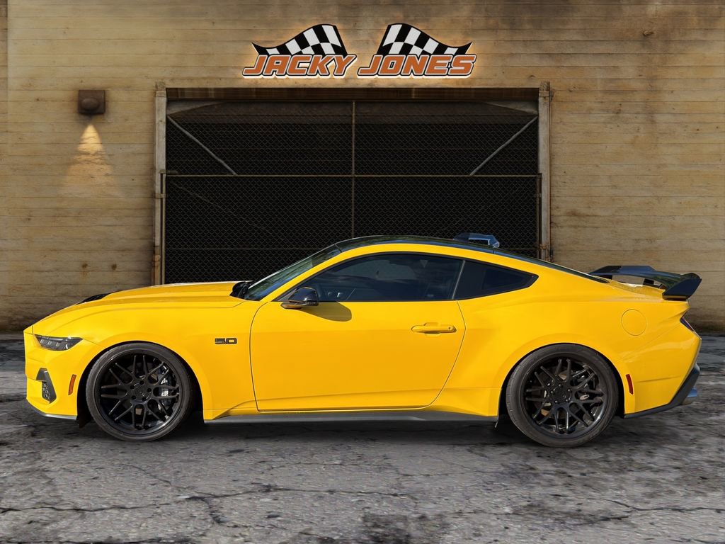 Used 2024 Ford Mustang GT Premium RWD image 2