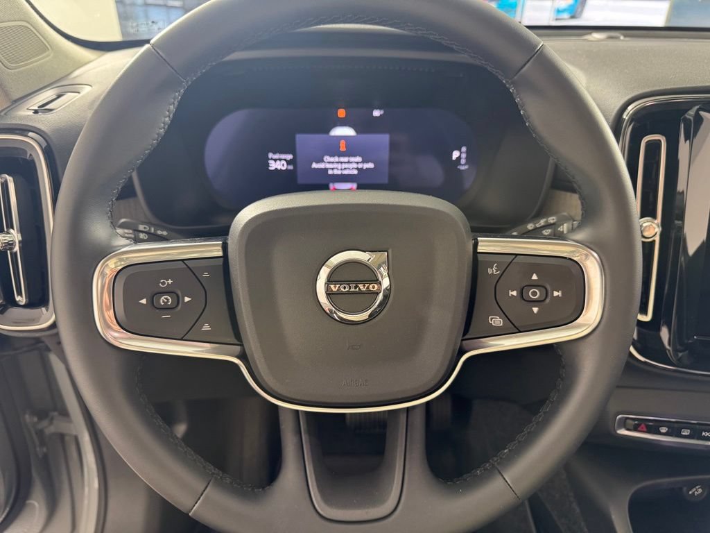 Certified 2026 Volvo XC40 B5 Plus AWD/4WD image 28