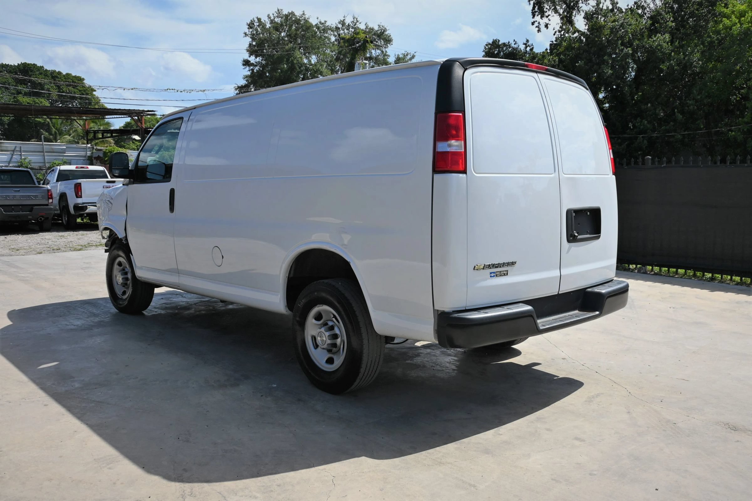 Used 2023 Chevrolet Express 2500 w/ Driver Convenience Package RWD image 3