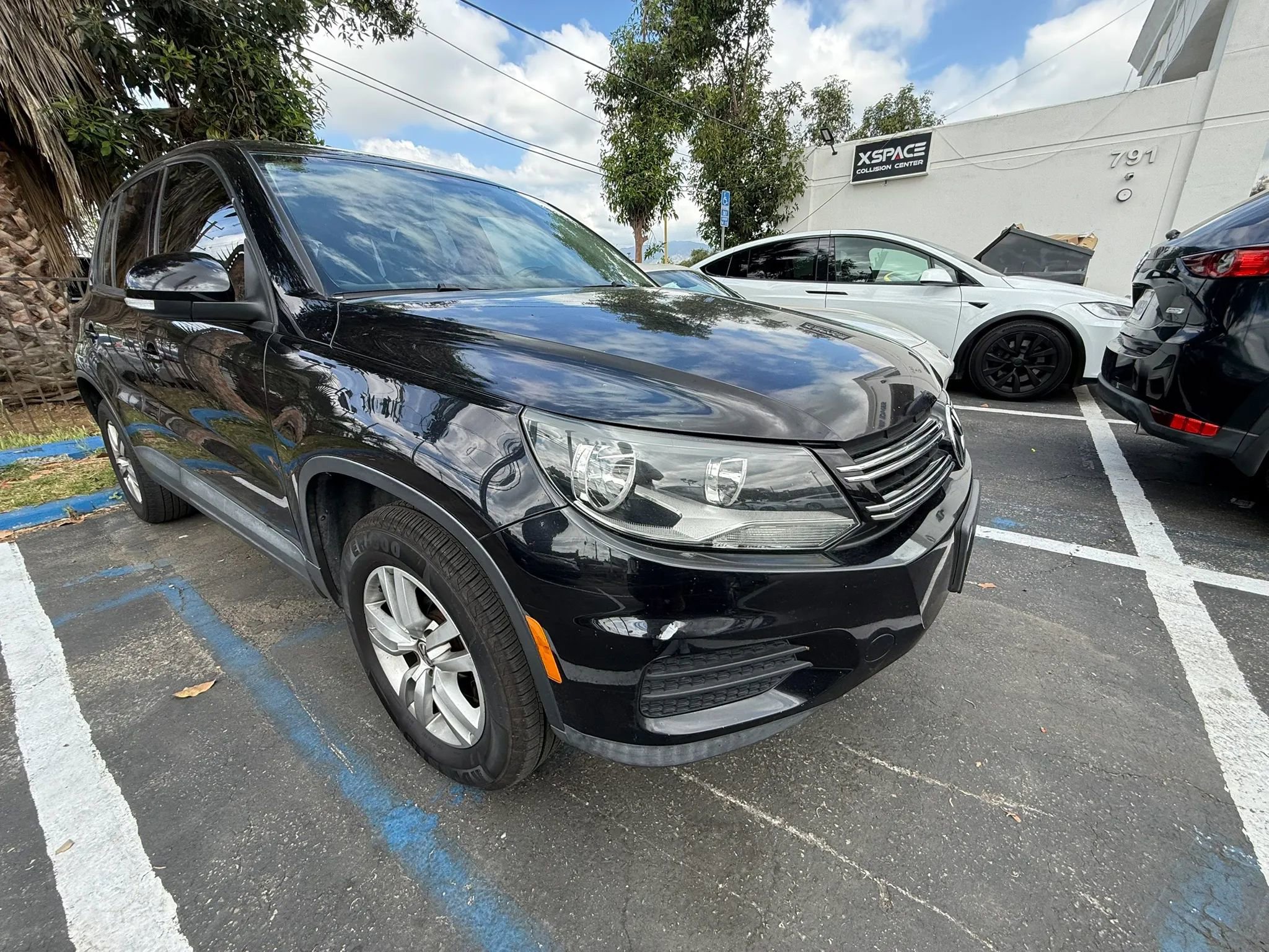 Used 2014 Volkswagen Tiguan S image 1