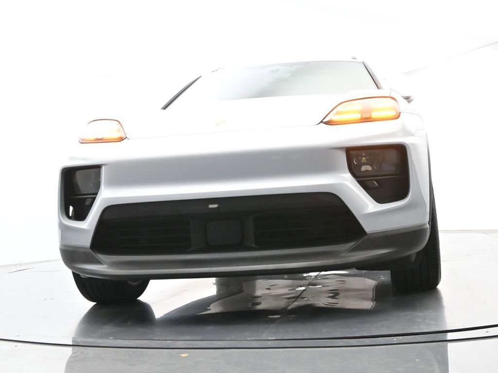 Certified 2025 Porsche Macan Electric image 57