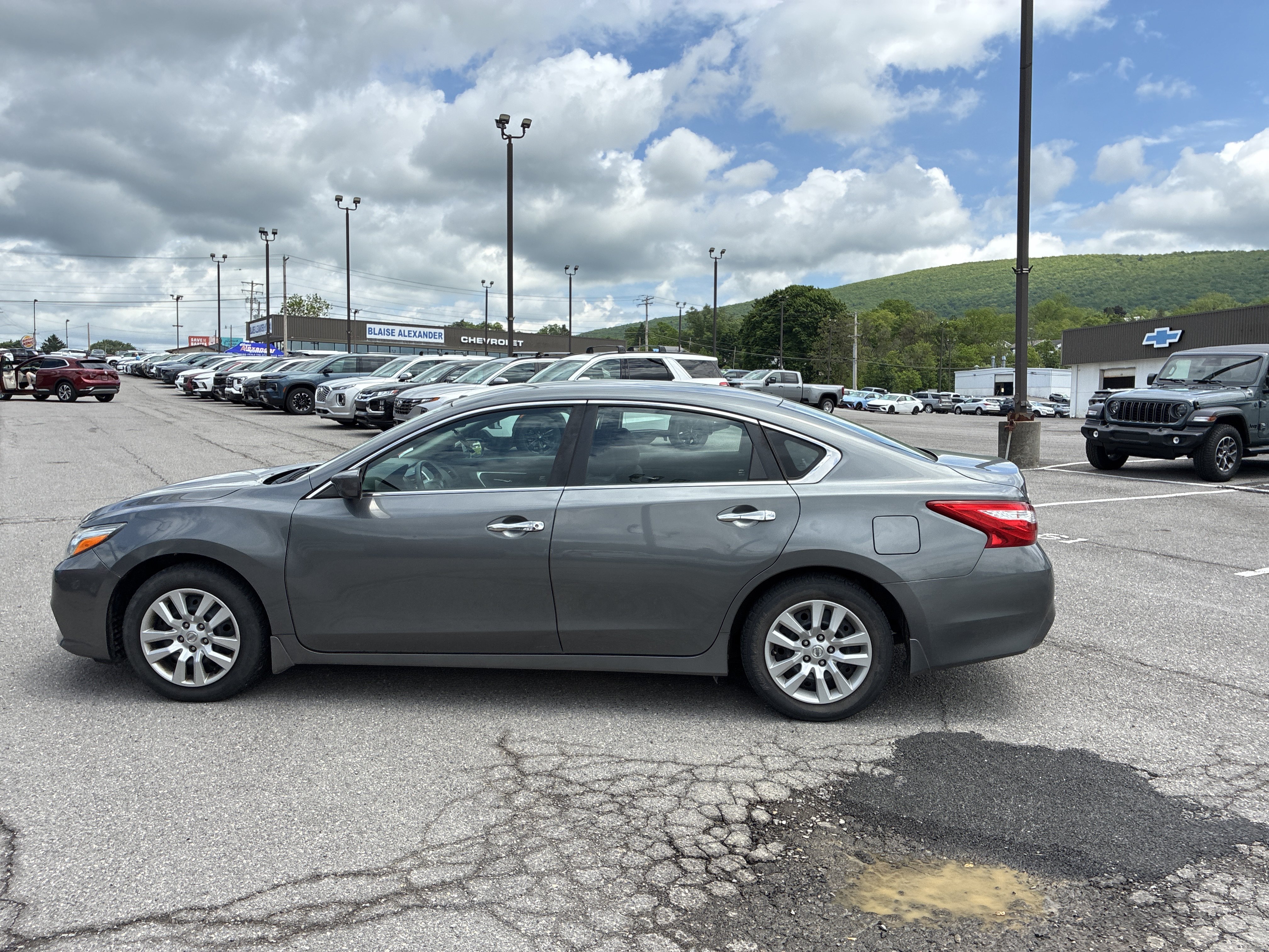 Used 2017 Nissan Altima 2.5 S w/ Power Driver Seat Package FWD image 16
