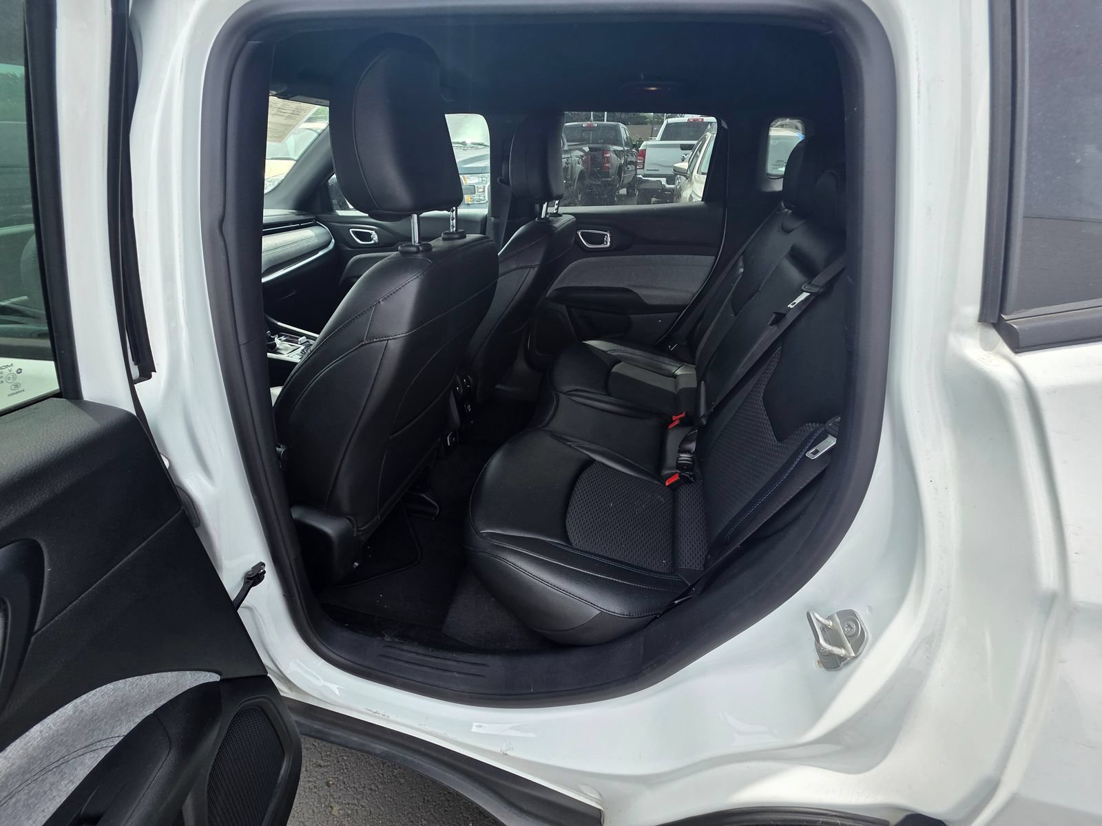 Used 2024 Jeep Compass Latitude AWD/4WD image 13