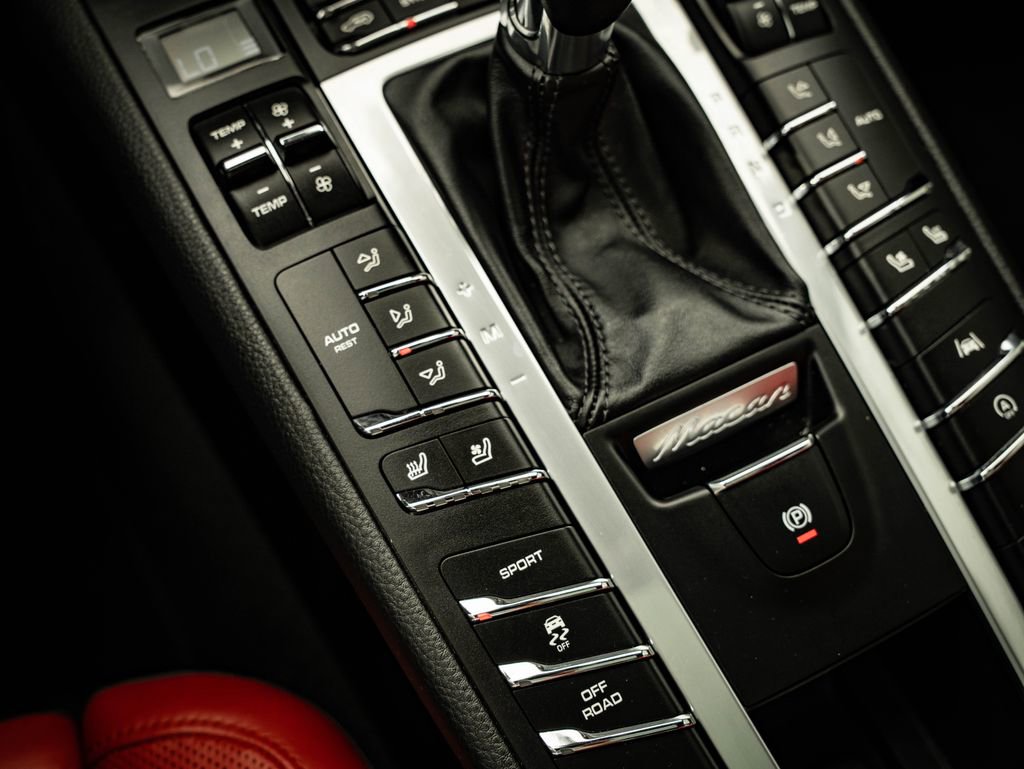 Certified 2021 Porsche Macan S AWD/4WD image 40