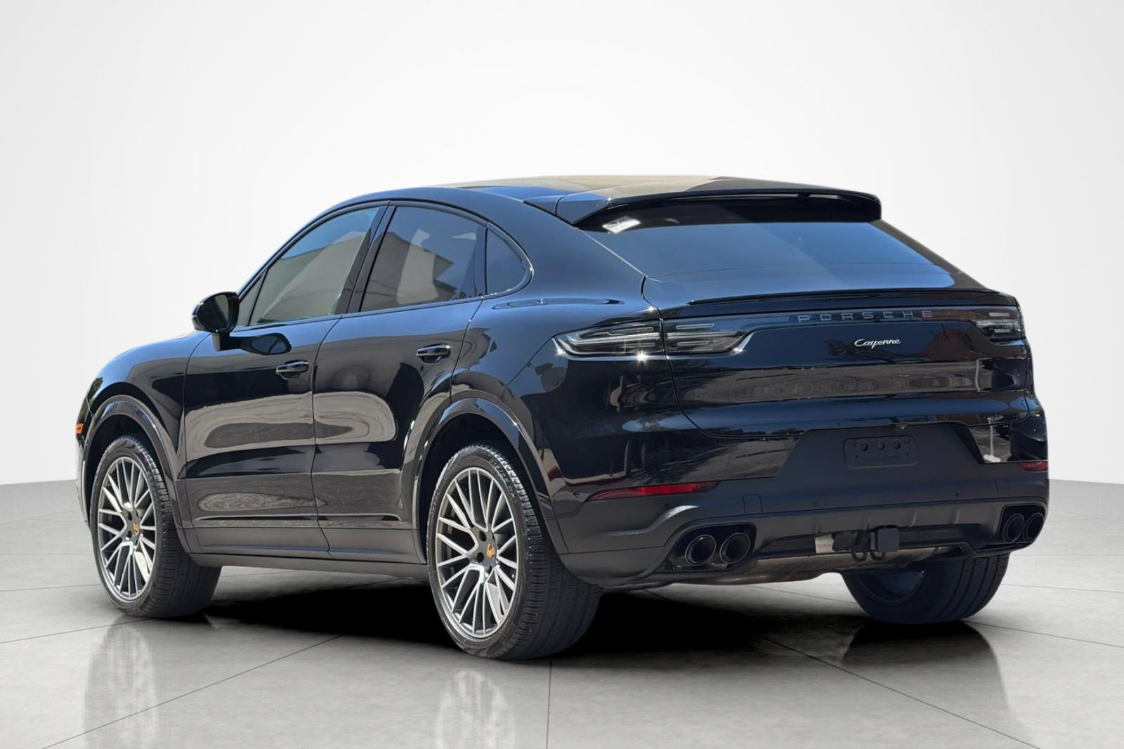 Used 2023 Porsche Cayenne Platinum Edition w/ Towing Package w/o Tow Ball AWD/4WD image 3