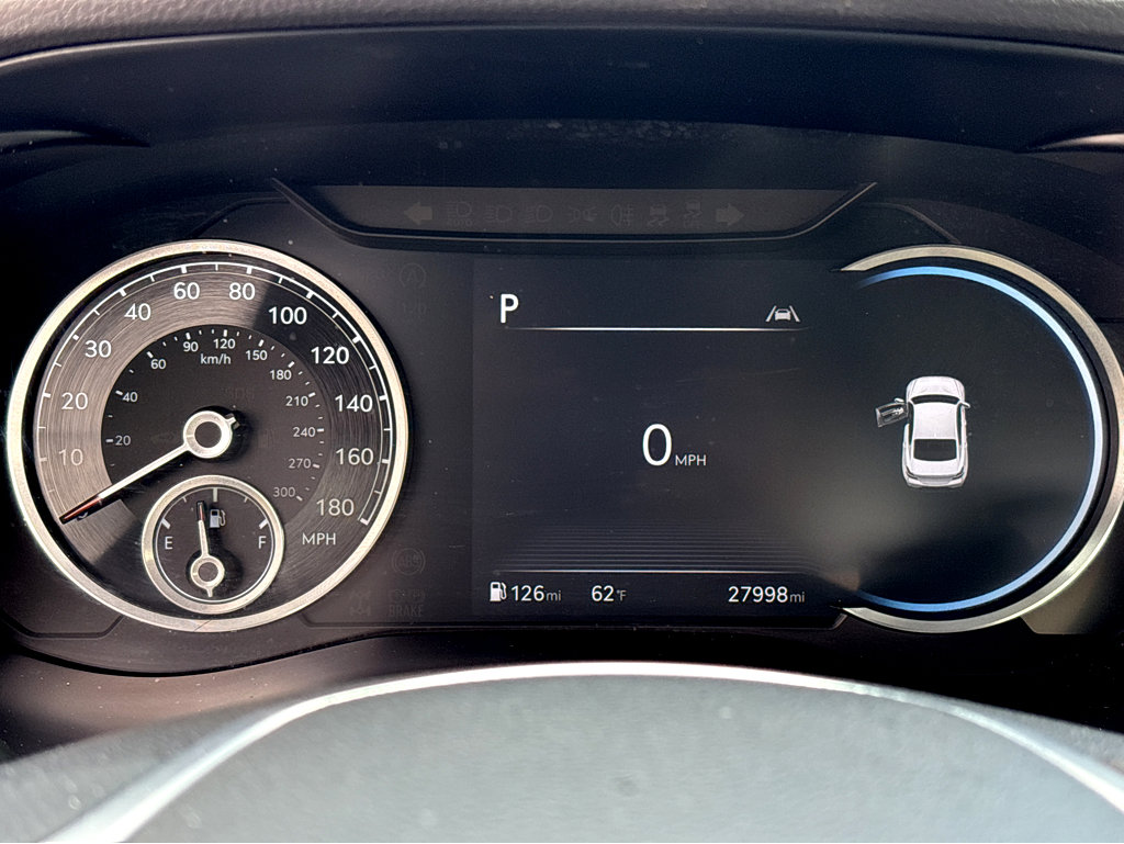 Used 2025 Genesis G70 2.5T image 5