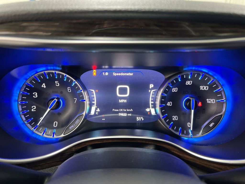 Used 2023 Chrysler Pacifica Limited FWD image 12