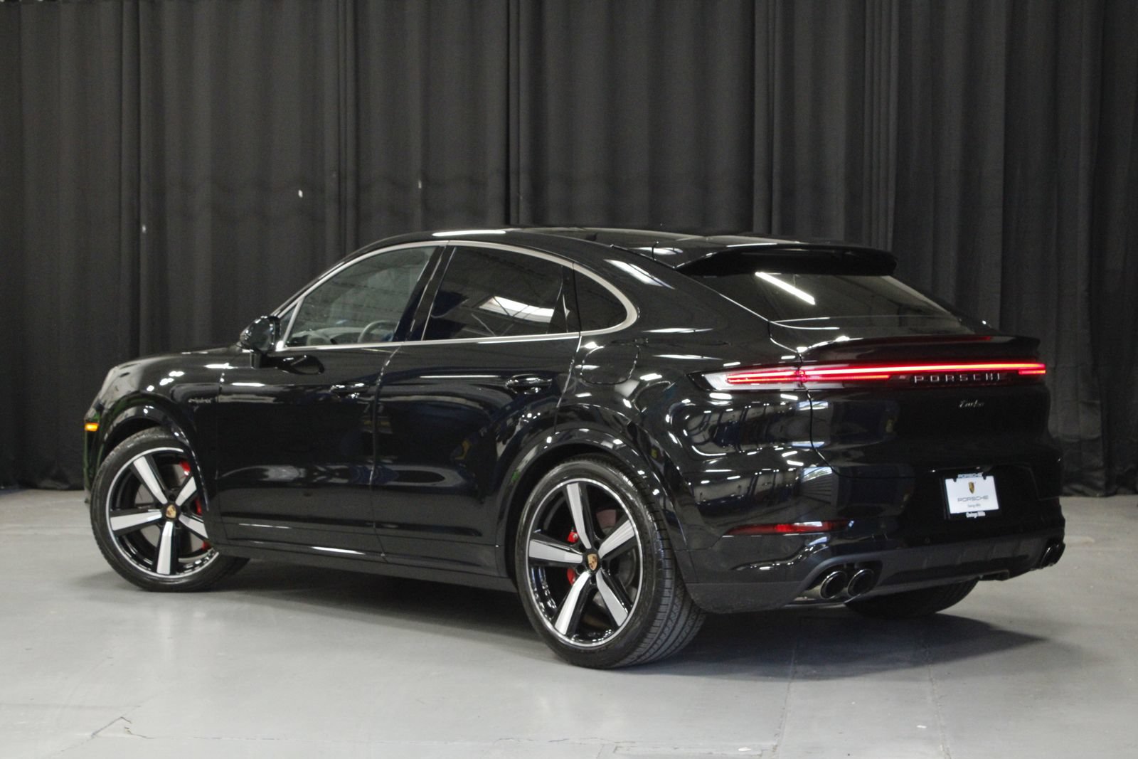 Certified 2025 Porsche Cayenne Turbo w/ Premium Package Plus AWD/4WD image 3