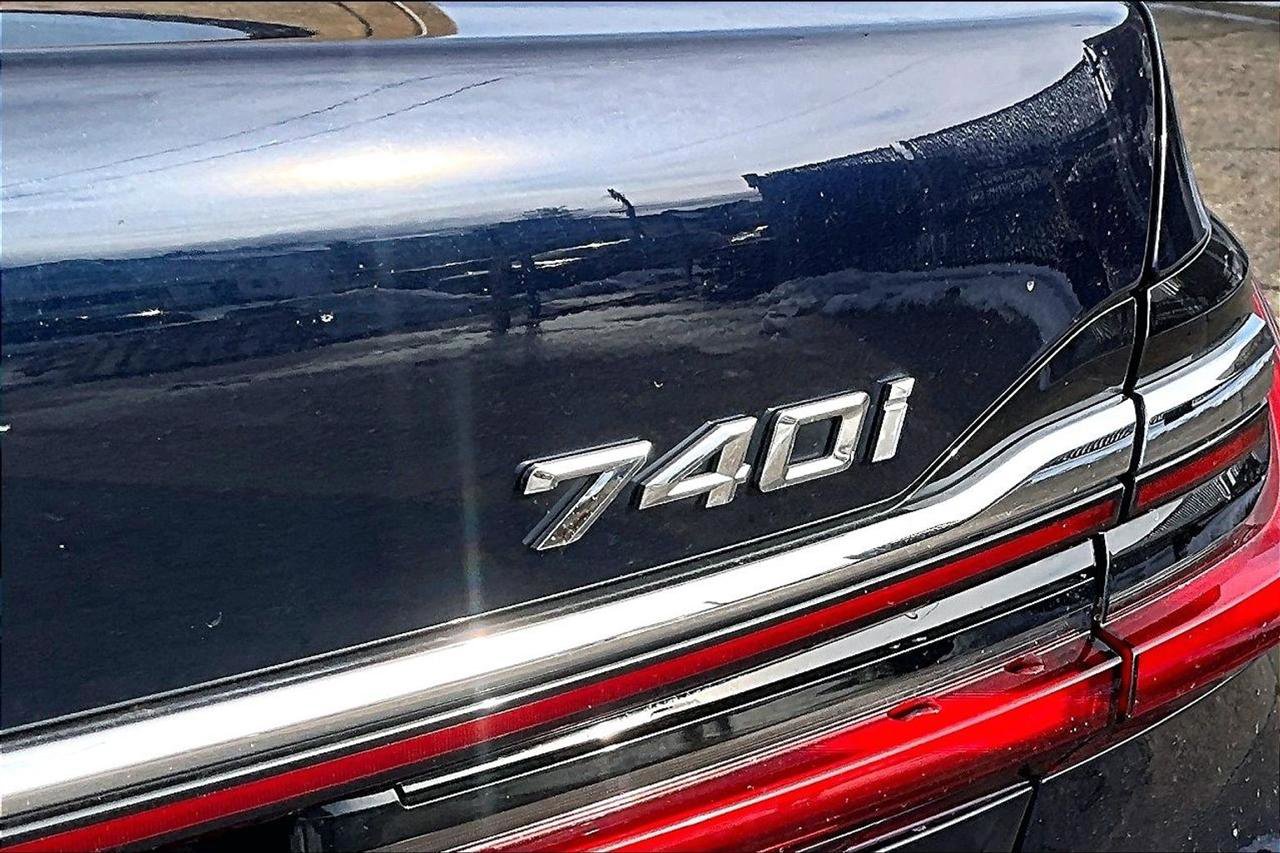Used 2020 BMW 740i xDrive image 24