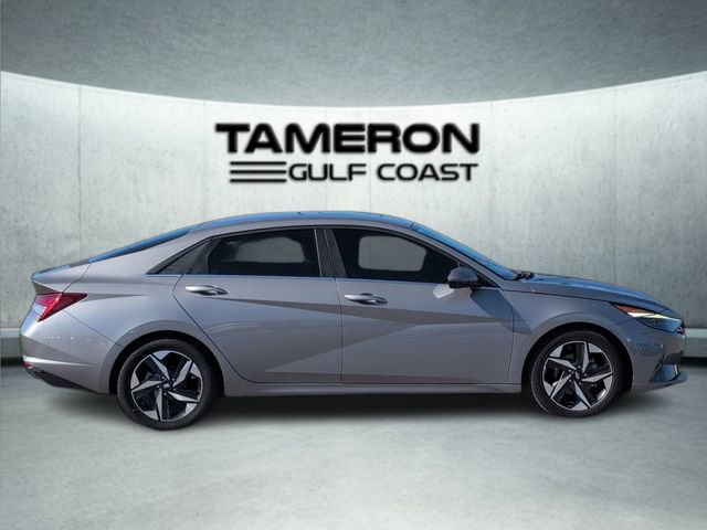Used 2022 Hyundai Elantra Limited w/ Cargo Package image 7