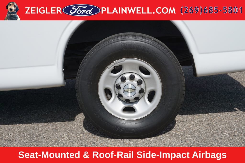 Used 2021 Chevrolet Express 2500 w/ Driver Convenience Package RWD image 9
