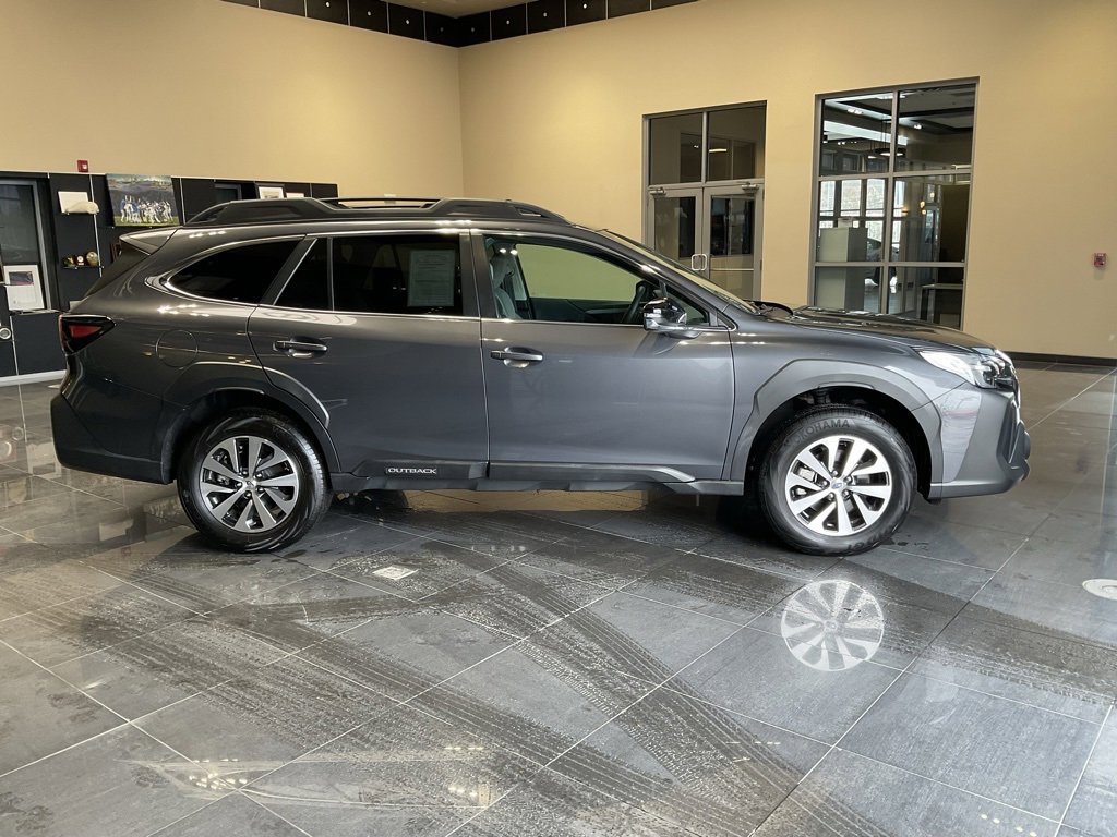 Used 2024 Subaru Outback Premium image 6