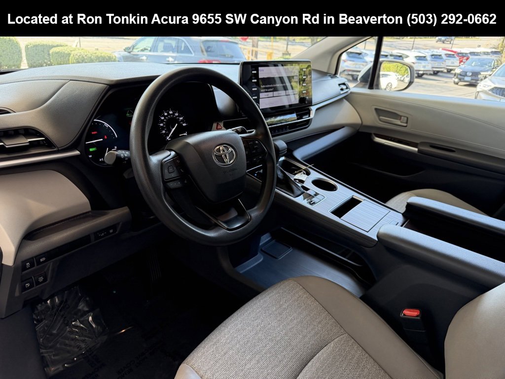 Used 2023 Toyota Sienna LE image 16