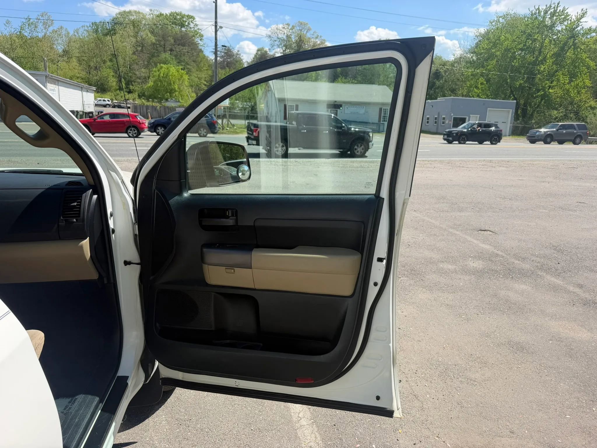 Used 2012 Toyota Tundra 4x4 CrewMax w/ Tow Pkg image 15