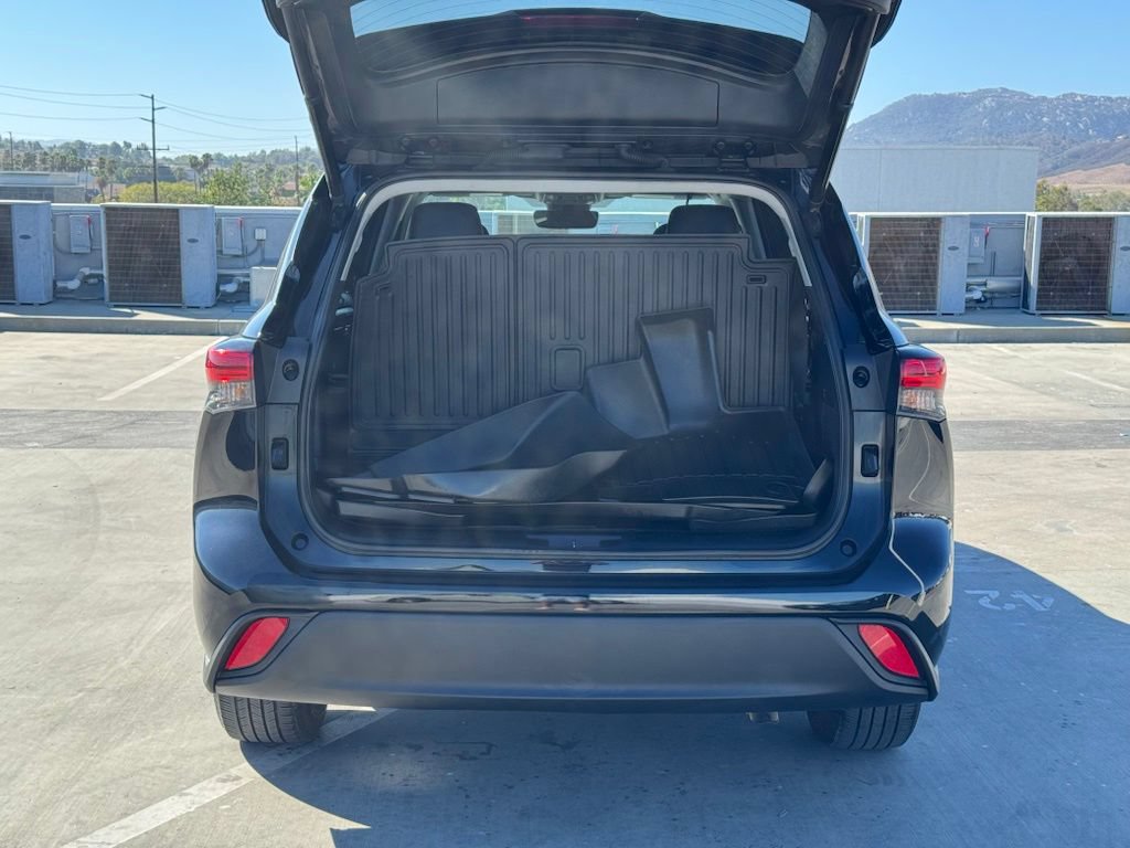 Used 2022 Toyota Highlander XLE FWD image 24