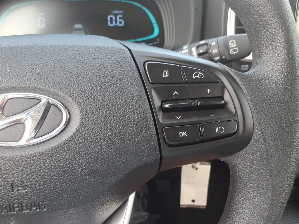 Certified 2025 Hyundai Venue SE FWD image 21