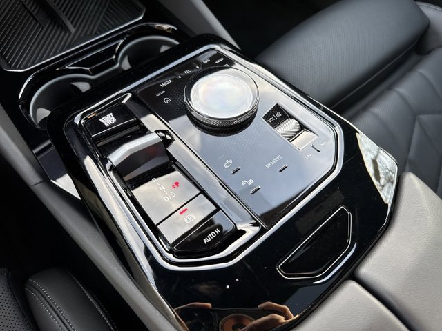 Certified 2025 BMW 530i xDrive image 17