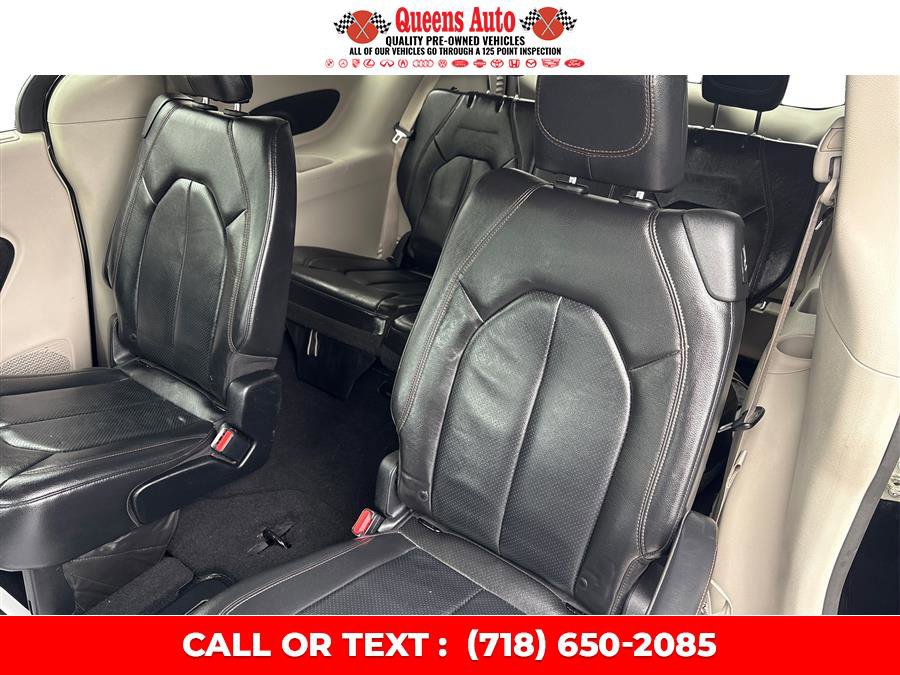 Used 2019 Chrysler Pacifica Touring-L image 15