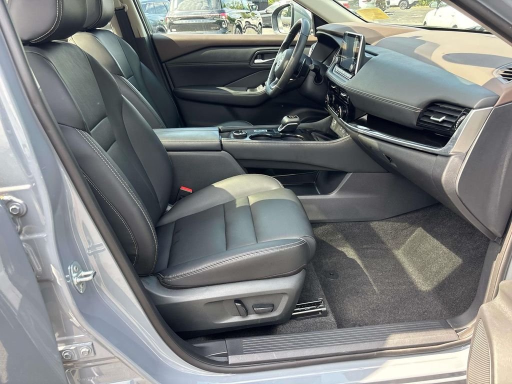 Used 2023 Nissan Rogue SL AWD/4WD image 16